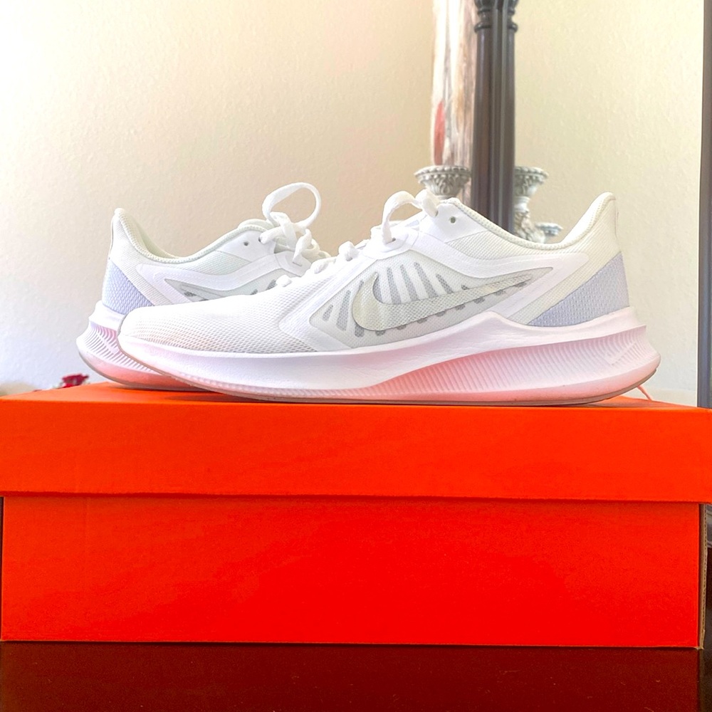 Nike. Women’s sneaker. Size 8.5. White and silver